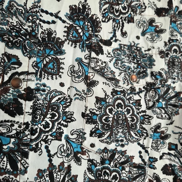 Cowgirl Hardware Paisley Print Western Shirt - Picture 5 of 7